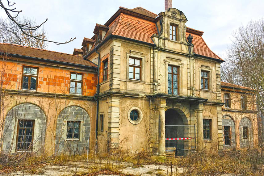 Possible gardeners house